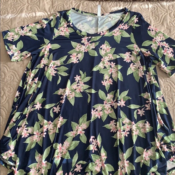 NWOT Cute Floral Top - Picture 1 of 4